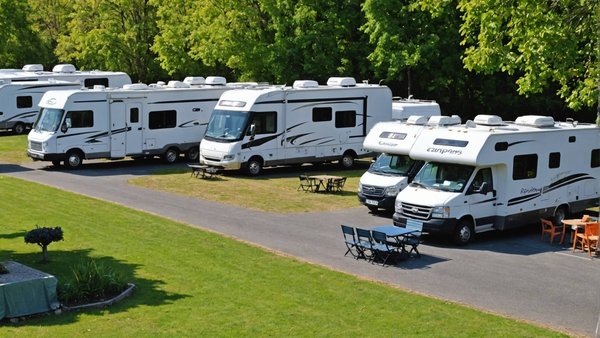 Guide Ultime pour Campeurs: Trouvez la Meilleure Aire de Camping-Car à Royan - Emplacements, Services et Astuces Exclusives